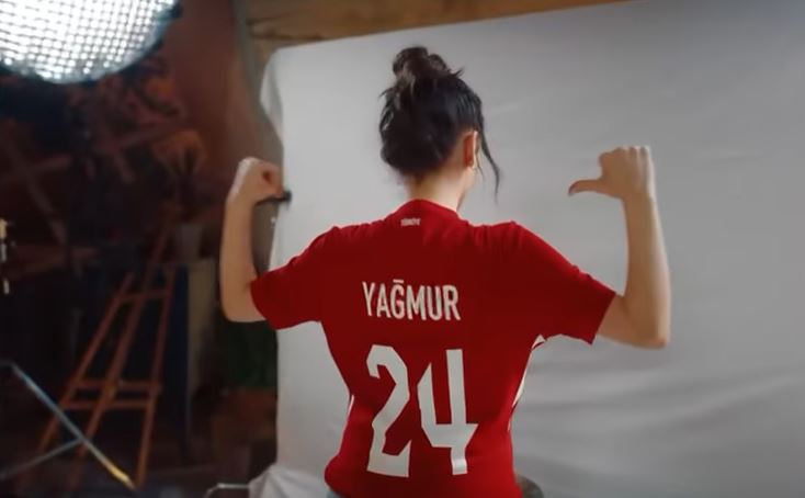 Yağmur Tanrısevsin Türkiye A Milli Futbol Takımının marka elçisi oldu