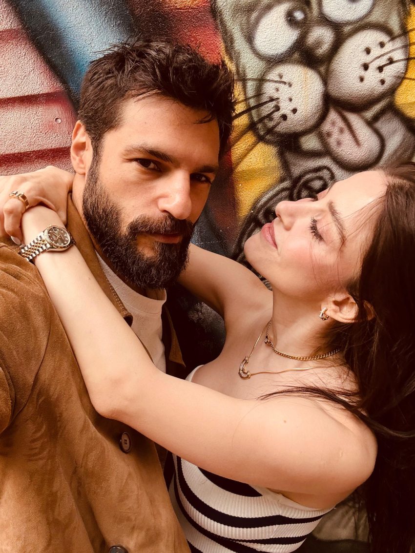 Özge Gürel ve Serkan Çayoğlu fanlarıyla buluşmak için Arjantin’de