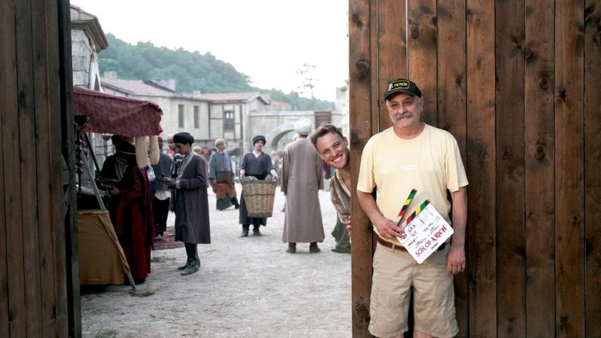 Kerem Bürsin ile Melis Sezen’li “Son of a Rich”in setinden ilk kareler