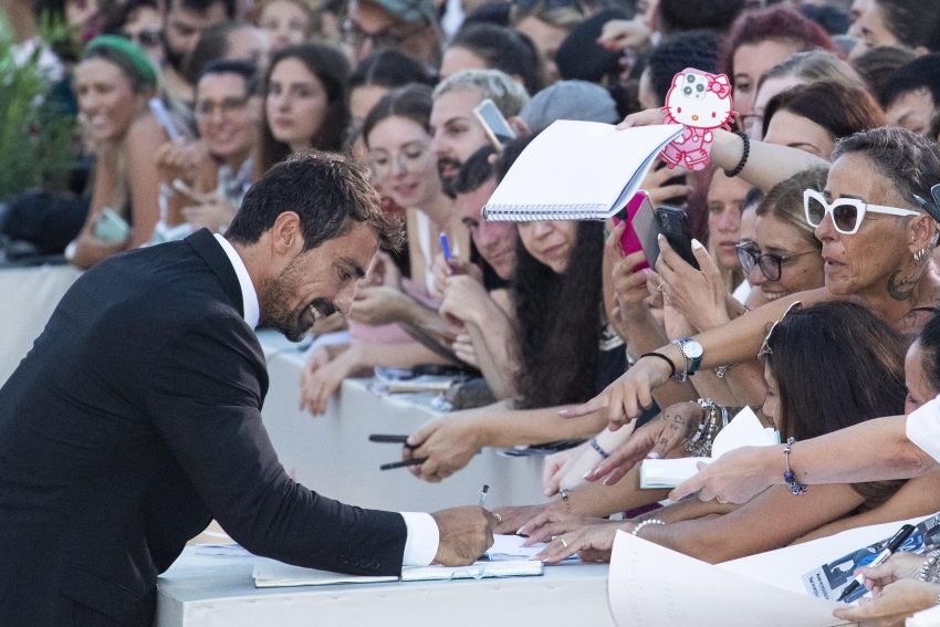 İbrahim Çelikkol İtalya’da ödül aldı