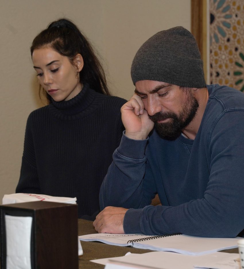 Cansu Dere ile İbrahim Çelikkol’u buluşturan Binbir Gece Masalları dizisinin okuma provası yapıldı